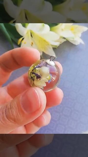 Кулон BOTANICA (22 мм) с букетом (незабудки, сирень, ландыш) смотреть онлайн