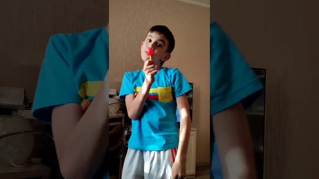 песня про чупа-чупс смотреть онлайн