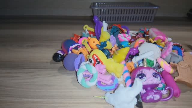 Разбираю игрушки сквиш собак🐾💞🐕 смотреть онлайн