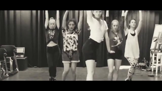 Ida Corr vs LCD - Lift Your Head Up High смотреть онлайн