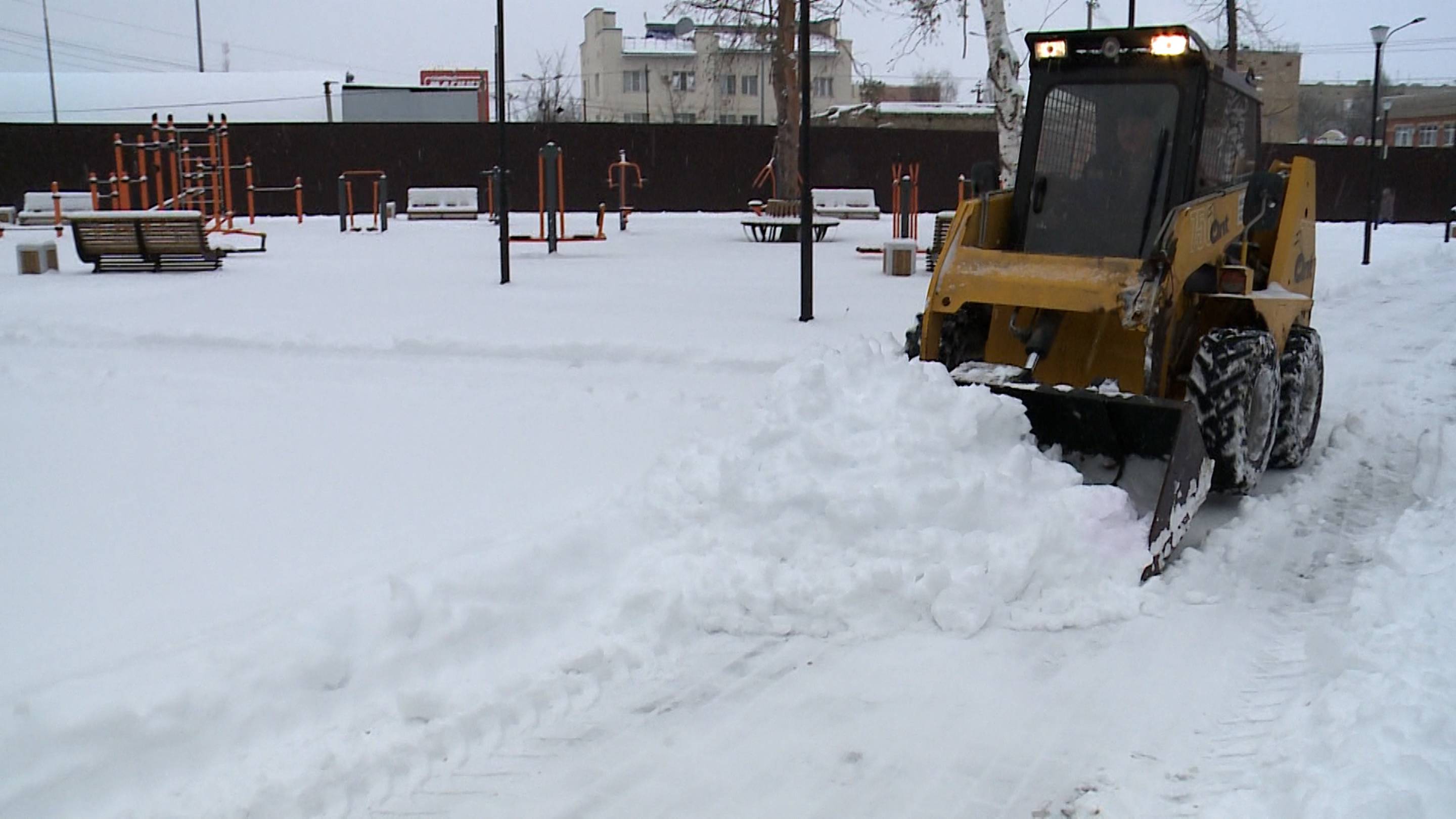 От снега чистят дороги в Шпаковском округе смотреть онлайн