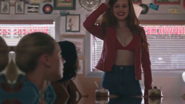 Madelaine Petsch x Cheryl Blossom смотреть онлайн