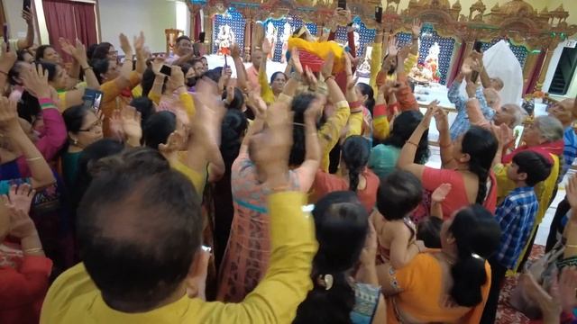 আমেরিকায় জলরাম মন্দিরে গুনগুনকে নিয়ে জন্মাষ্টমী পালন - Janmashtami Celebration in Chicago, USA смотреть онлайн