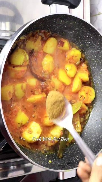 Matar Aloo Curry Recipe | Potato Peas Curry | Aloo Matar Ki Sabji | Cook With Mrs Bose #shorts смотреть онлайн