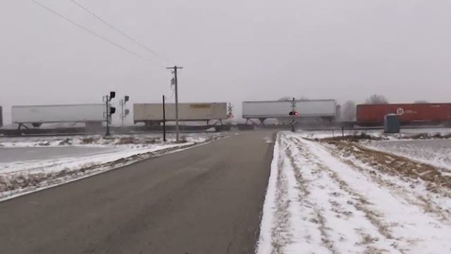 UP 3973, 3789, 5075 & ???? Leads a Short Intermodal South, Beecher, IL смотреть онлайн