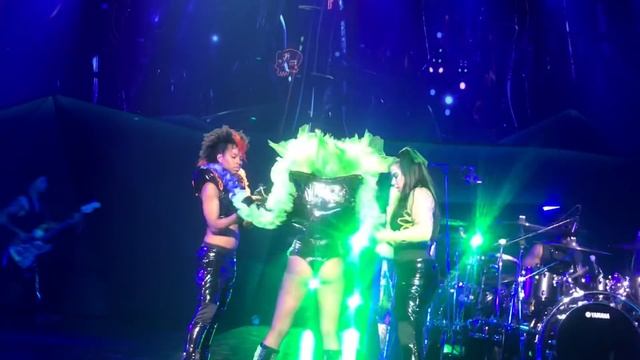 LADY GAGA BROUGHT ME ONSTAGE AT ENIGMA / Las Vegas Trip/Vlog (Celine Dion, Haus of Gaga museum) смотреть онлайн