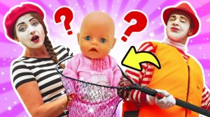 Кукла Беби Бон Эмили выпала из окна? Неловкая мама!