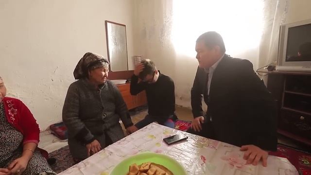 Жоқарғы кеңес баслығы Аманбай Орынбаев Нөкисте өзи уйлерге кирип уйренди смотреть онлайн