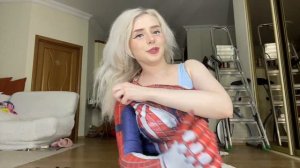 Света Соллар раздевается