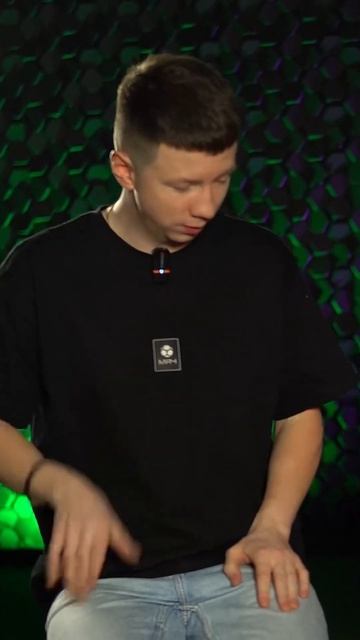 ⁉️⚽️ УГАДАЙ ГДЕ МЯЧ? #футбол #роналду #бейл #угадай #мячlab смотреть онлайн