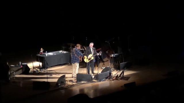 John Prine w/ Tyler Childers - Please Don't Bury Me (Cincy 6/9/18) смотреть онлайн