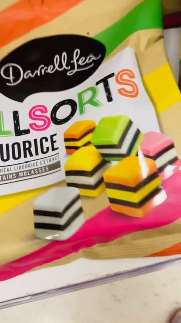 Darrell Lee All Sorts Liquorice #shorts #asmr #satisfying #sweets #snacks смотреть онлайн