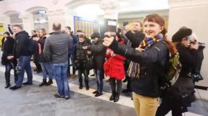 Флешмоб на вокзале в Запорожье  Весна на Заречной улице