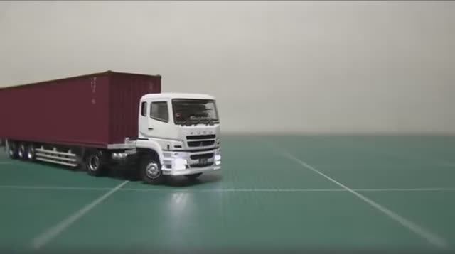 Перезалив с Youtube - Как сделать радиоуправляемую машину из модели тягача в масштабе 1/150 смотреть онлайн