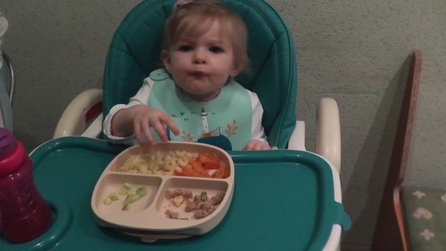 Детки кушают