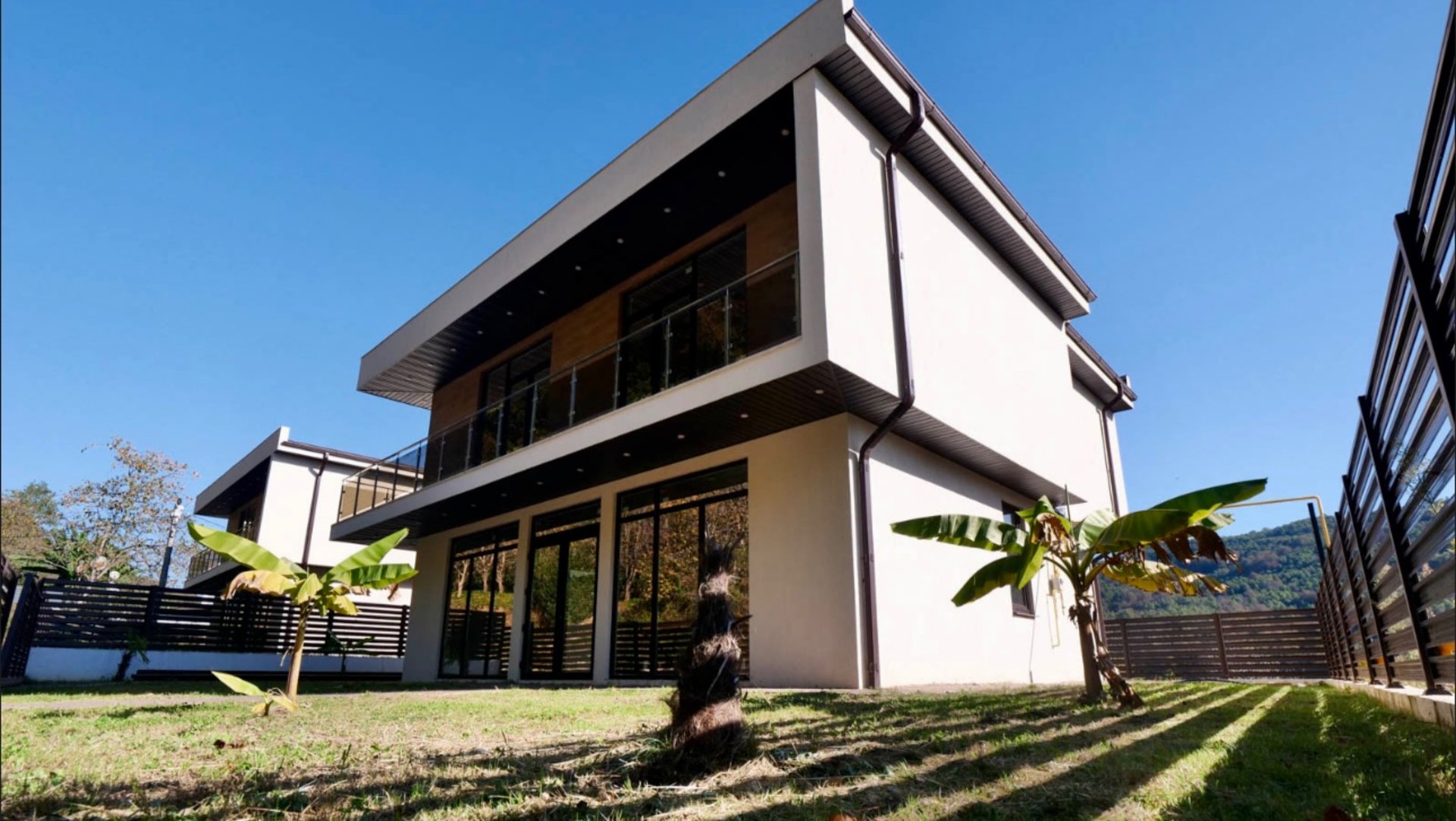 Если у вас большая семья, то этот дом для вас. Дом в Сочи. Красивые дома в Сочи смотреть онлайн