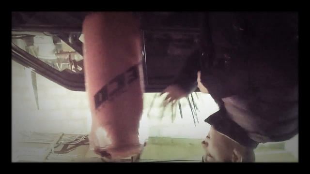 бьёт грушу смотреть онлайн