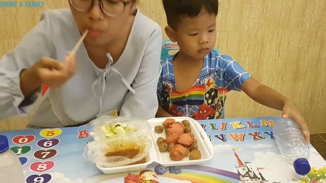 Mom & Baby Eat Meatball Together - YUMMY & FAMILY
