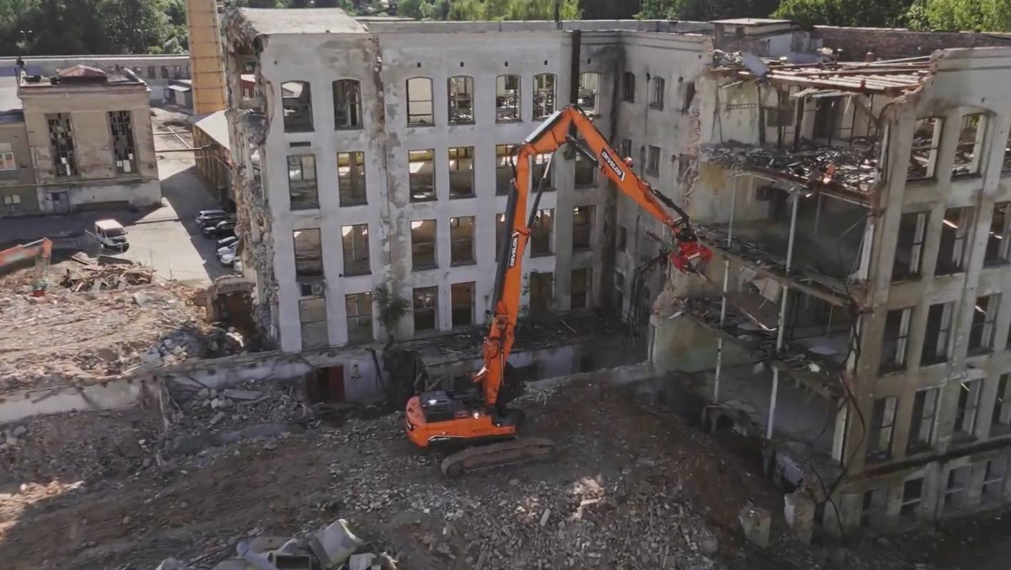 Develon DX380DM 7 демонтаж зданий.