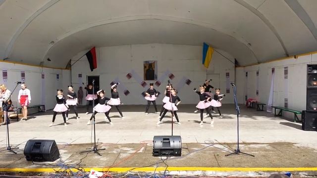 Танцювальний ансамбль с.Товстолуг "Flame"..танець "Веселі кошенята"..кер.Н.Собчук смотреть онлайн