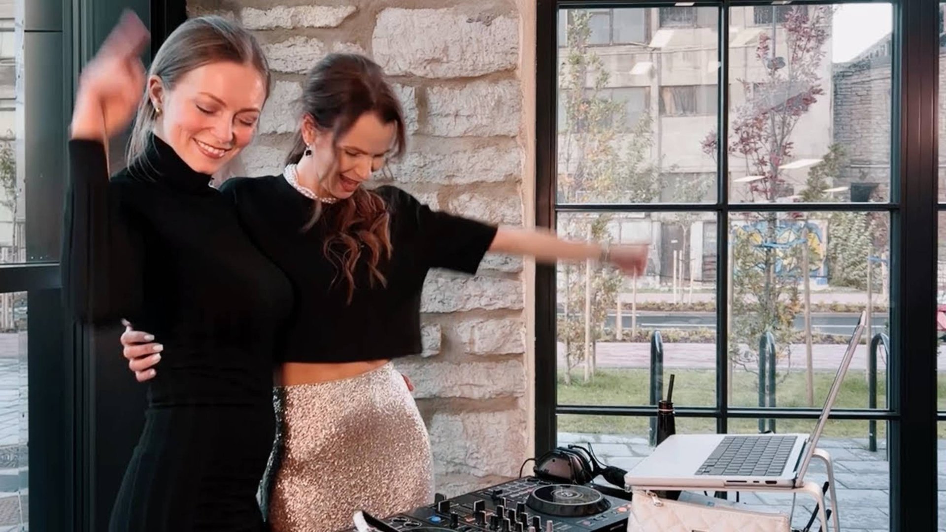 Arwen's Faith | Fashion Event DJ Mix | House Mix | Peggy Gou, Manuel Darquart, Zetbee, Bernardo Mot смотреть онлайн