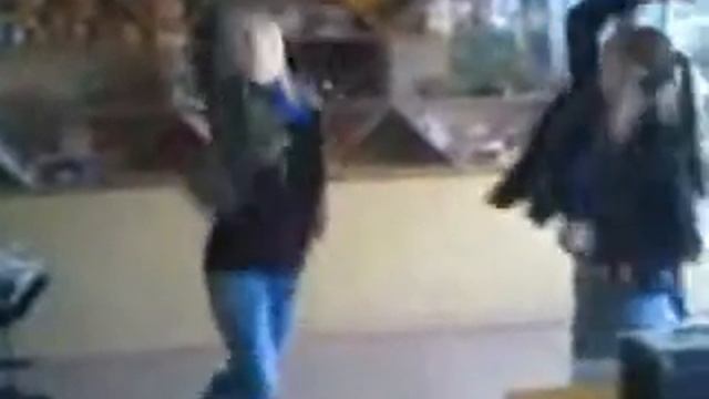 Девки танцуют смотреть онлайн