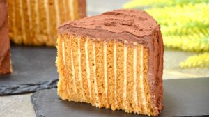 Вертикальный медовик! 🍯 Торт-рулет со сливочно-сметанным кремом–готовится легко, тает во рту!