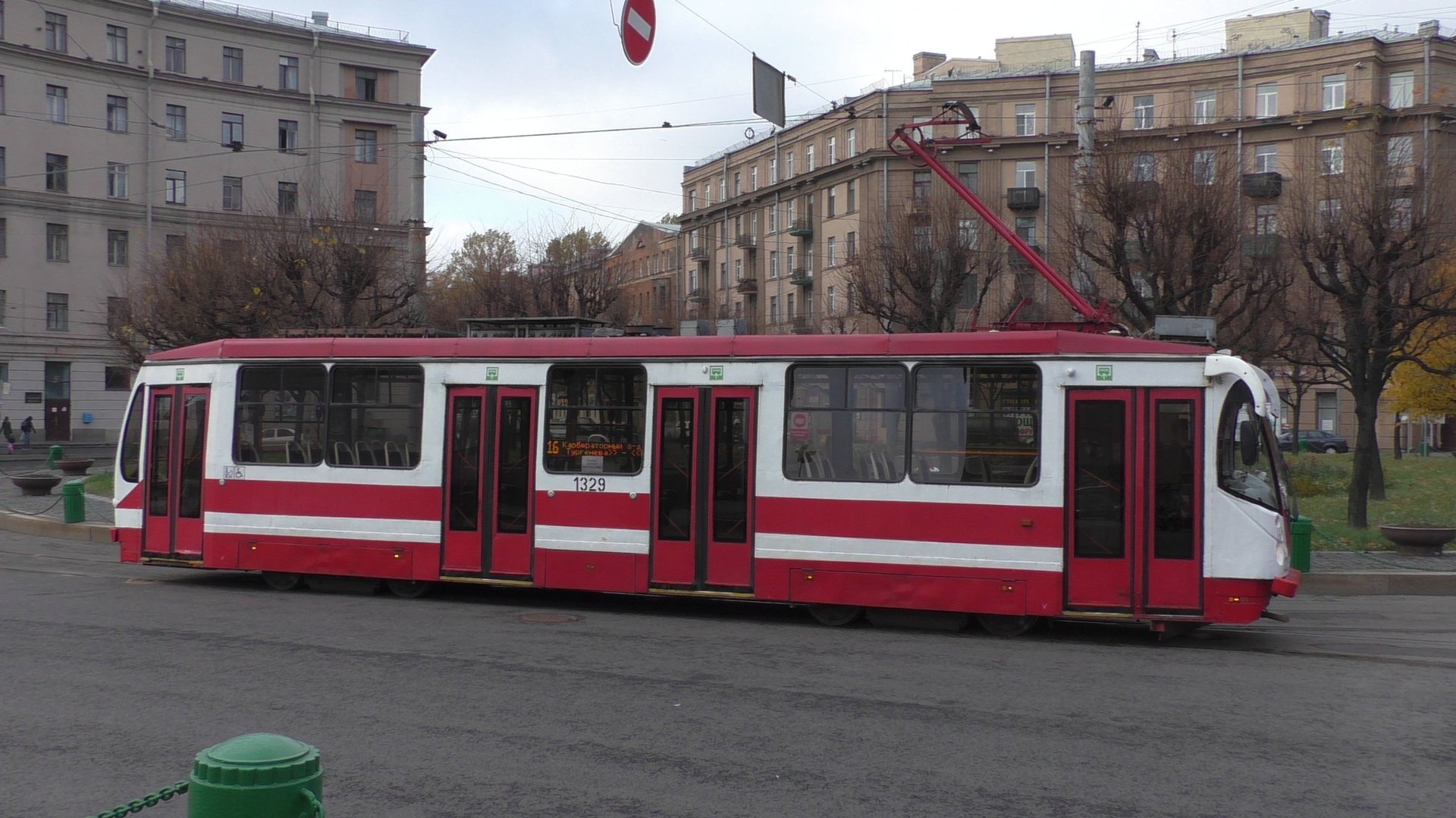 Трамвай ЛМ-99АВН на 16 маршруте Петербурга смотреть онлайн