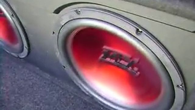 subs in my Saab 9000 смотреть онлайн