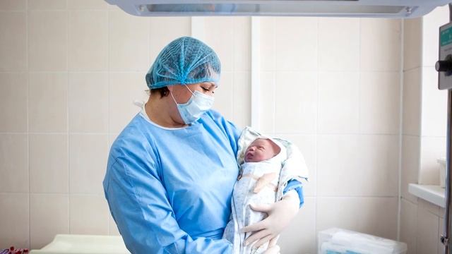 Врачи обнаружили что-то внутри девушки, которая 10 лет была в коме. Это чудо! смотреть онлайн