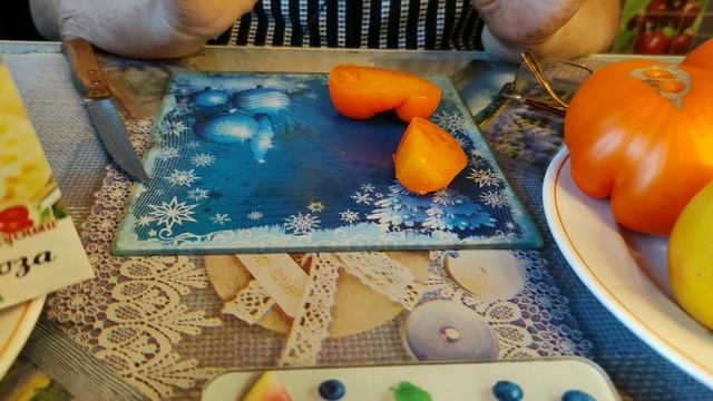 Томат -  Большой жёлтый Симпсон .