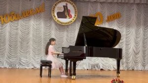 Бетховен. Сонатина фа-мажор. Лыкова Лилия, 9 лет.