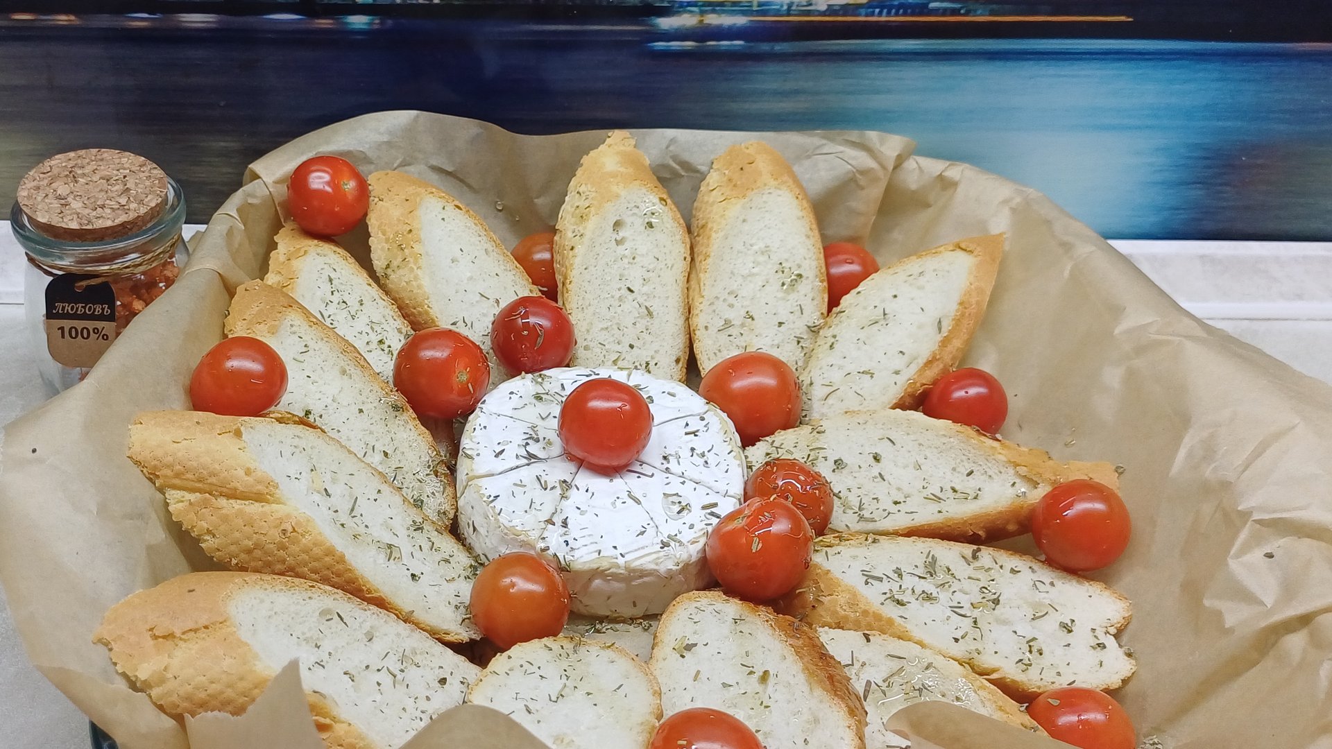 Сыр Камамбер в духовке с багетом и помидорами Черри смотреть онлайн