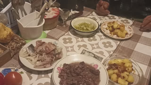 Ужин у дяди Толи смотреть онлайн