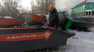Самая бюджетная лодка неРегистрат  Авангард 4.0 и 4.4 сравниваем с рулеткой
