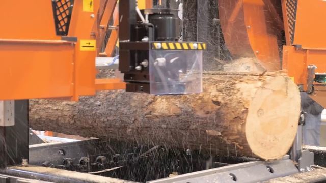 Wood-Mizer WB2000 Wideband Sawmill Demonstration смотреть онлайн