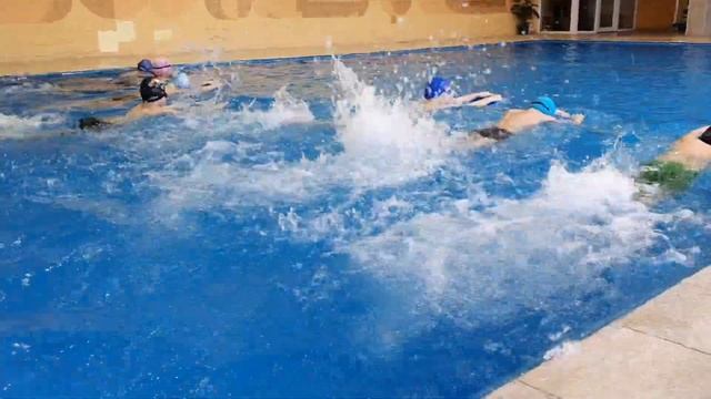 Bemutatjuk nektek az iskolánkat! смотреть онлайн