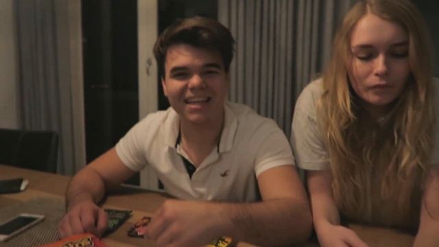 EUROPEANS TRY AMERICAN SNACKS! смотреть онлайн