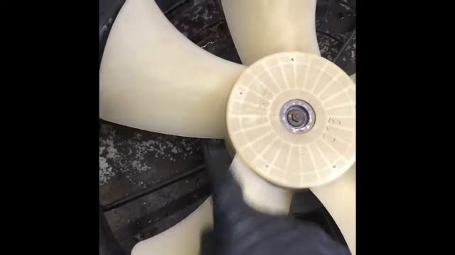 How to Replace Radiator and AC Fans on a 2004 Lexus IS300 смотреть онлайн