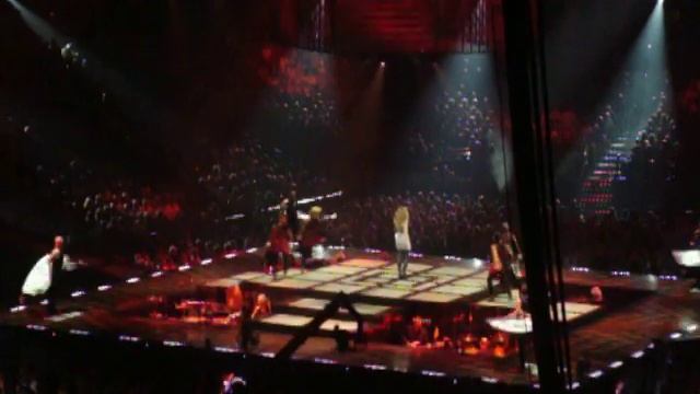 Celine Dion - Eyes On Me смотреть онлайн