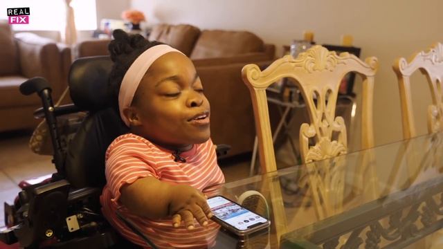 What’s It Like To… Be The World’s Shortest Woman? | Real Fix смотреть онлайн