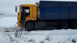 Загружаем КАМАЗ зерновоз