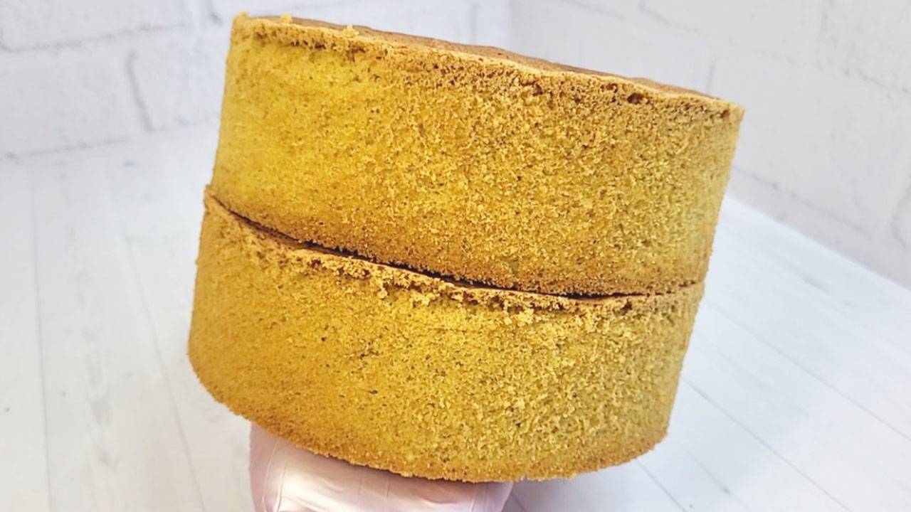 Пышный фисташковый бисквит 💚 Идеальная основа для любого торта – нежный и восхитительно вкусный! 😍 смотреть онлайн