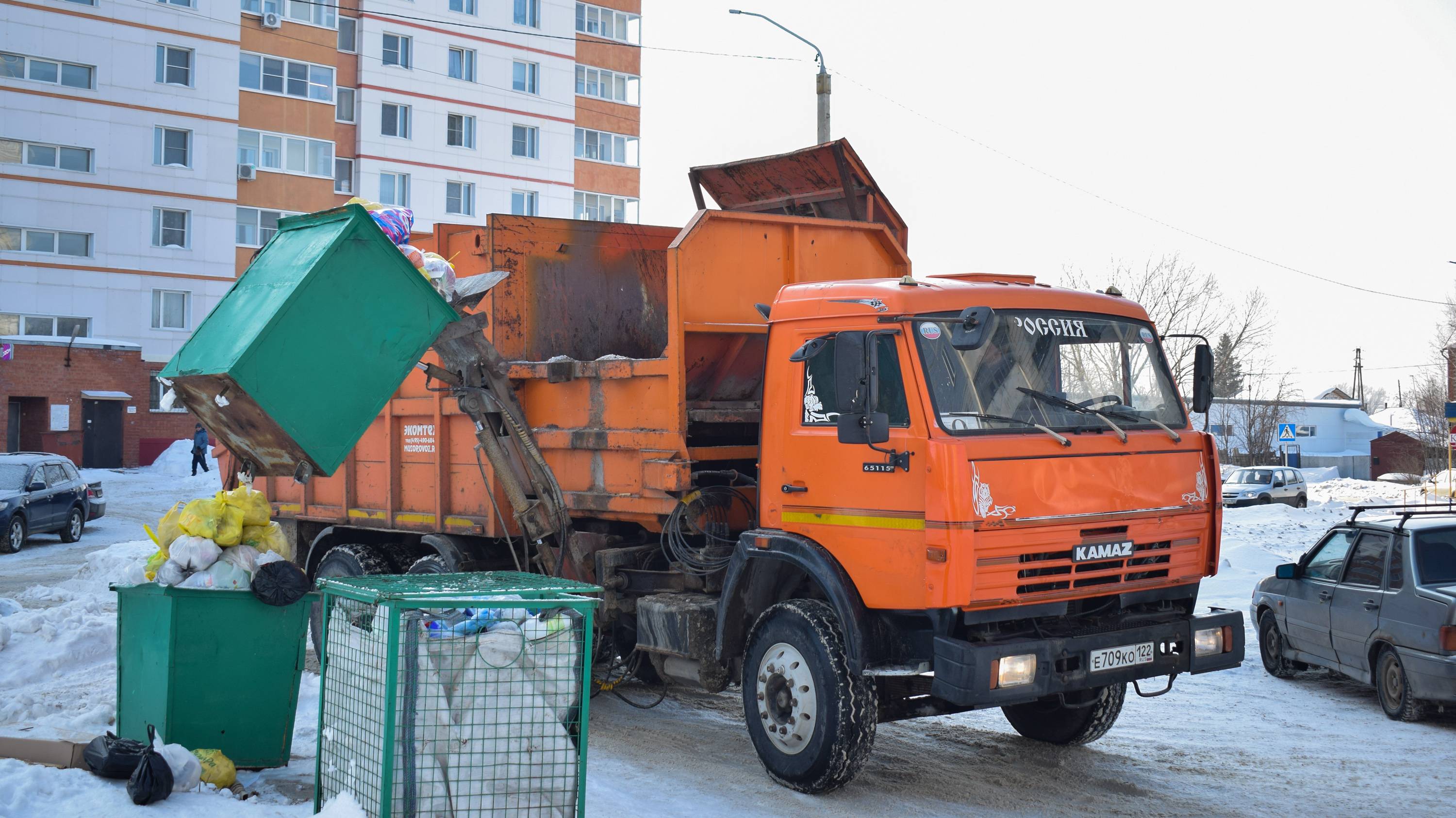 Мусоровоз МКМ-4705-01 (МК-4453-07) на шасси КамАЗ-65115-62 (Е 709 КО 122) / Kamaz garbage truck. смотреть онлайн