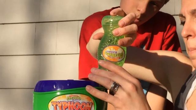 GAZILLION BUBBLES TYPHOON 2.0 Toy Review смотреть онлайн