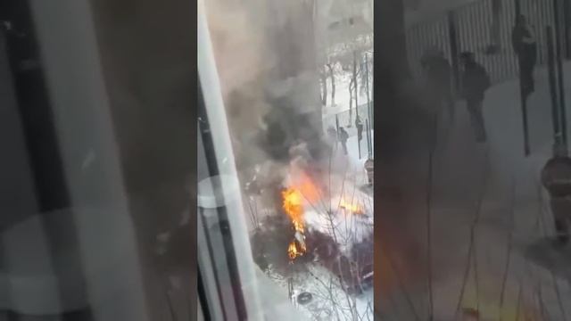 Пожар машины возле 56 школы смотреть онлайн