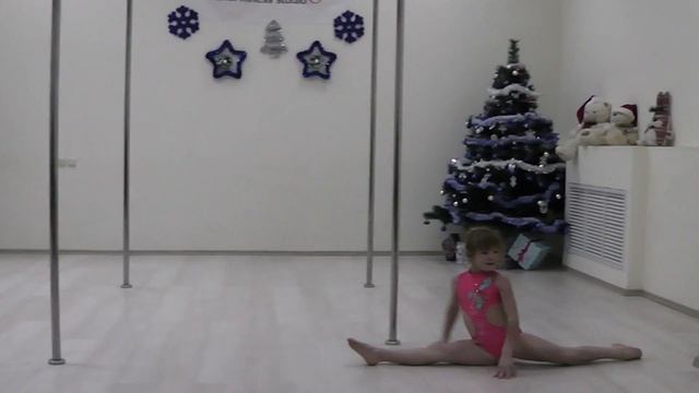 Красникова Лилия Pole Fly New Year Party 18.12.2016 смотреть онлайн