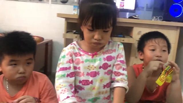 Qúy Pig Vlogs - Thử thách ăn hết 18 miếng chupa chups смотреть онлайн