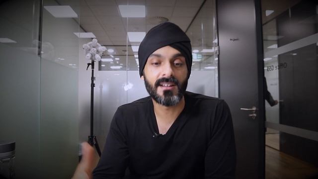 Natural looking Porcelain veneers for broken teeth смотреть онлайн