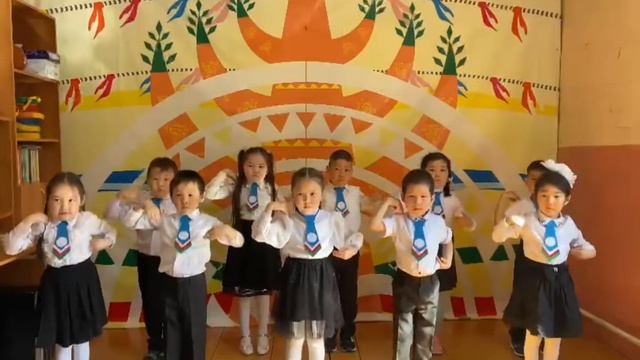 Саха Ереспуубулукэтин кунунэн! МБДОУ ЦРР д/с «Колокольчик» смотреть онлайн